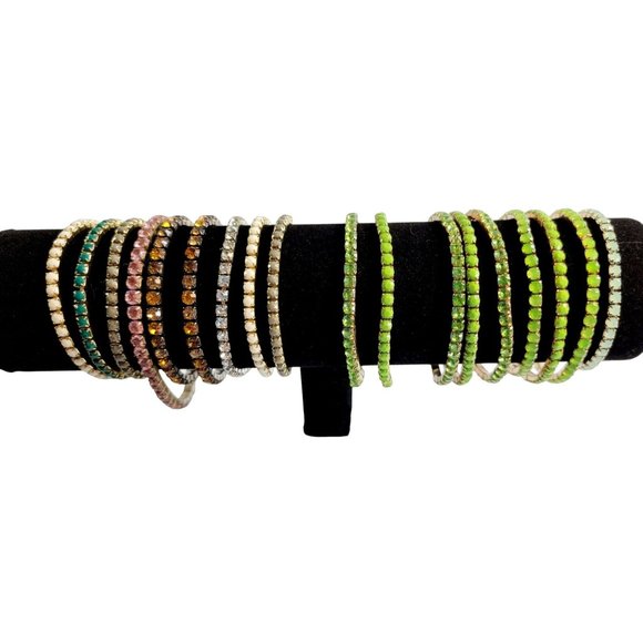 Estate Jewelry Lot Of 18 Stretch Bracelets - Picture 3 of 3